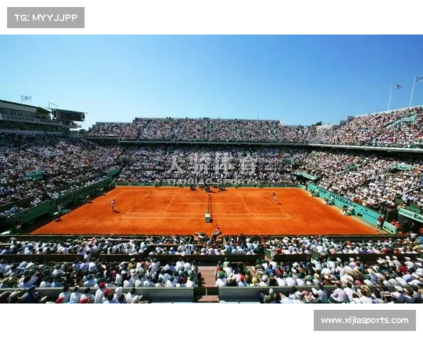 罗兰加洛斯举办公众开放日，业余爱好者体验红土球场